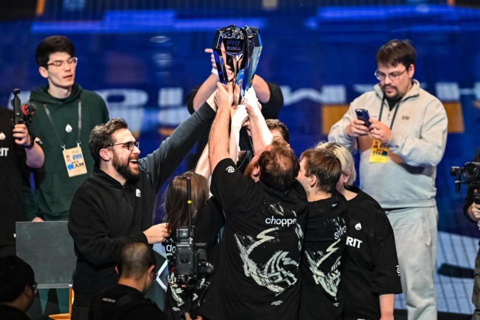 DK祝Zefa教练生日快乐：新的一年携手同行再创佳绩